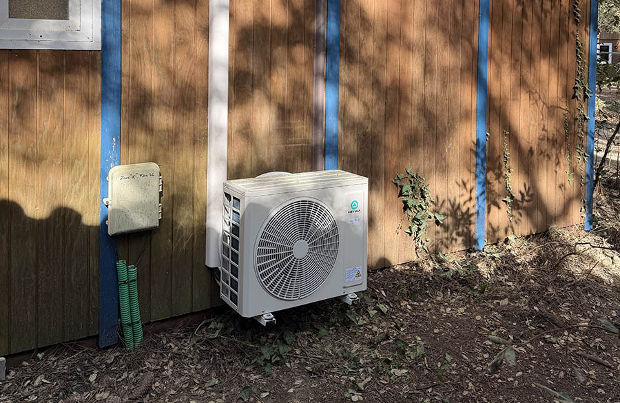Unité intérieure de climatisation dans un intérieur moderne
